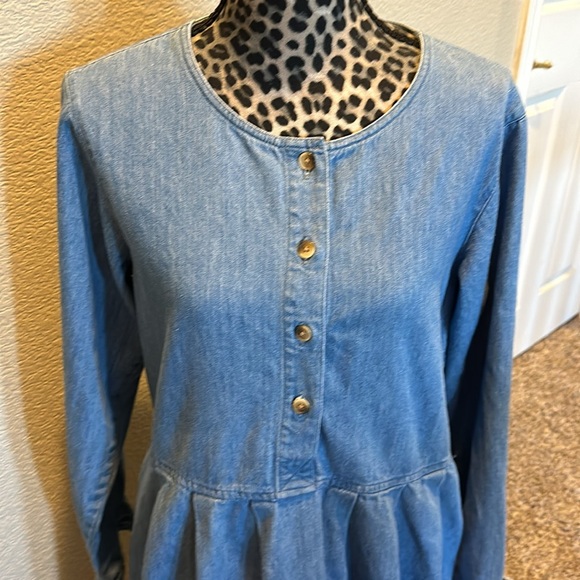 Women’s denim dress, long sleeve, 2 pockets, button up to waist, size 12 - Picture 10 of 12
